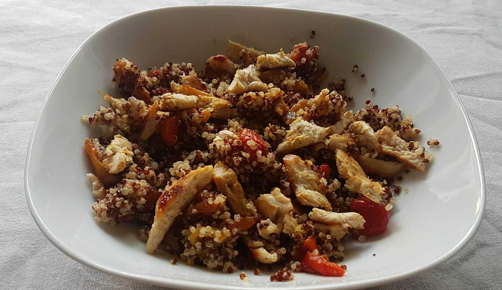 
Quinoa pronta con pollo e peperoni
