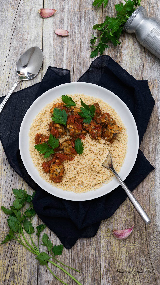 
Cous cous con tempeh di fagioli occhio nero al curry
